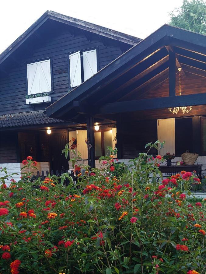 Slow House Y La Cabana De Miss Slower Nigran Bagian luar foto